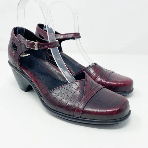 Dansko Red Leather Croc Embossed Closed Toe Heels Women's Size 39 Comfort Shoes