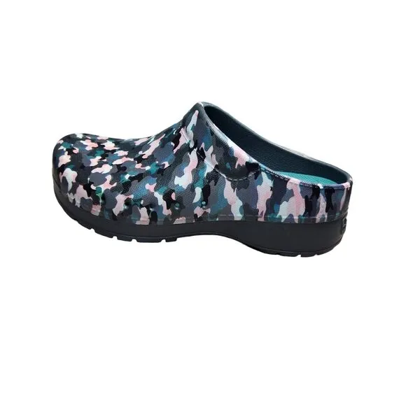Dansko Womens Size 39 EU 8.5-9 US Kane Molded Camo Clogs 902