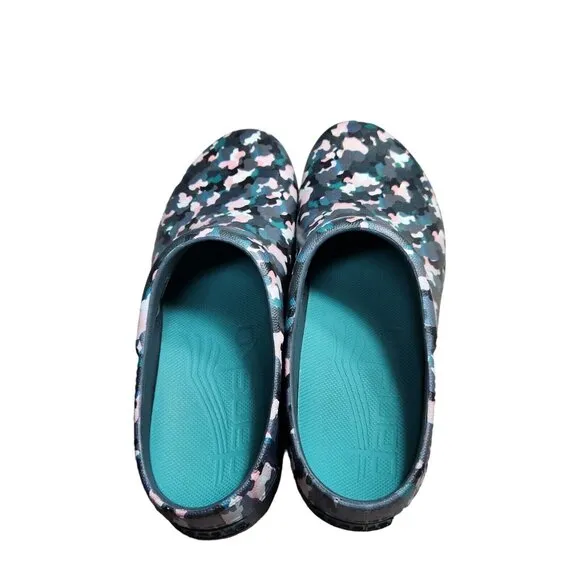 Dansko Womens Size 39 EU 8.5-9 US Kane Molded Camo Clogs 902