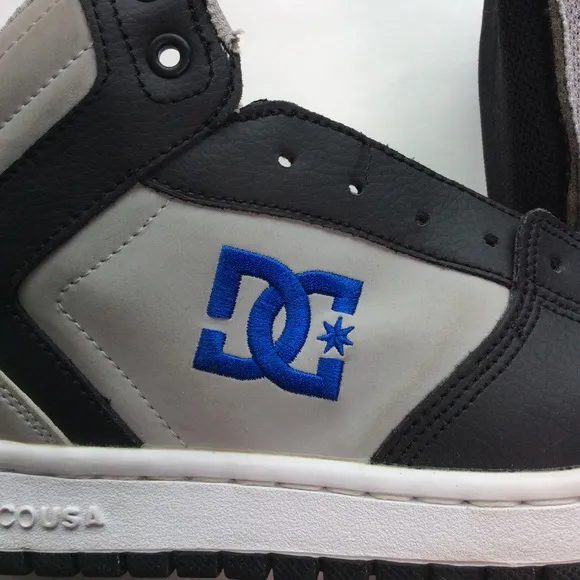 DC Shoes Boys Y2K Gray/Black /Blue Skater Hightop Tennis shoes Sz 7 Boys