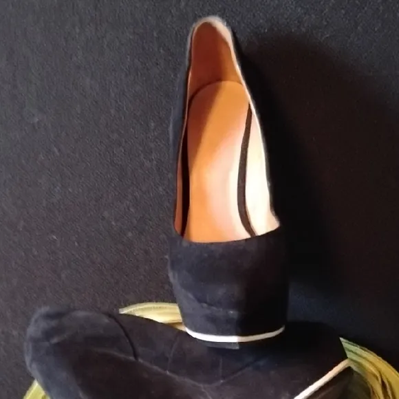 Elegant Black Wedge Heels
