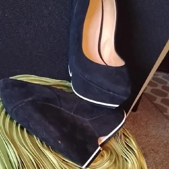 Elegant Black Wedge Heels