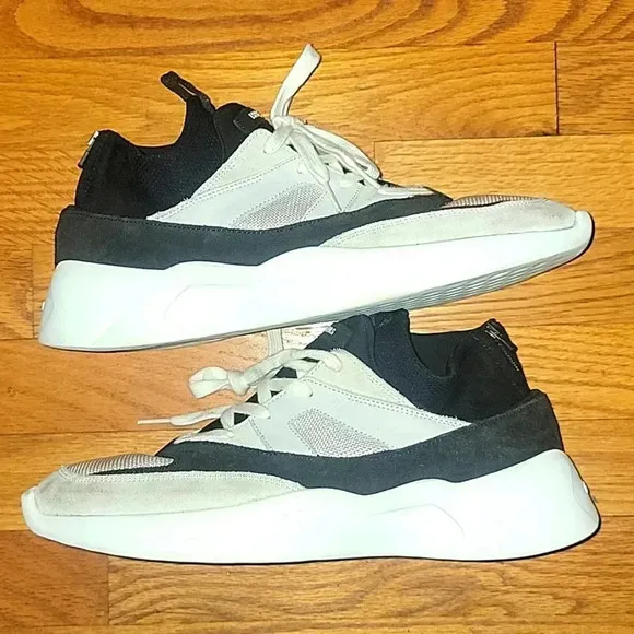 ESSENTIAL TENNIS SHOES