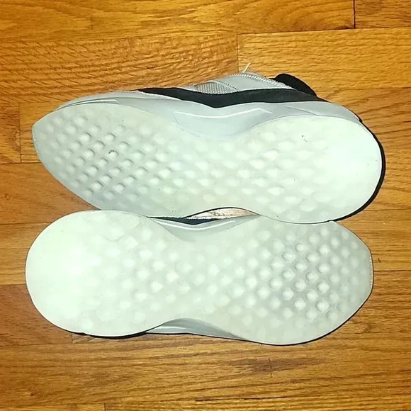 ESSENTIAL TENNIS SHOES