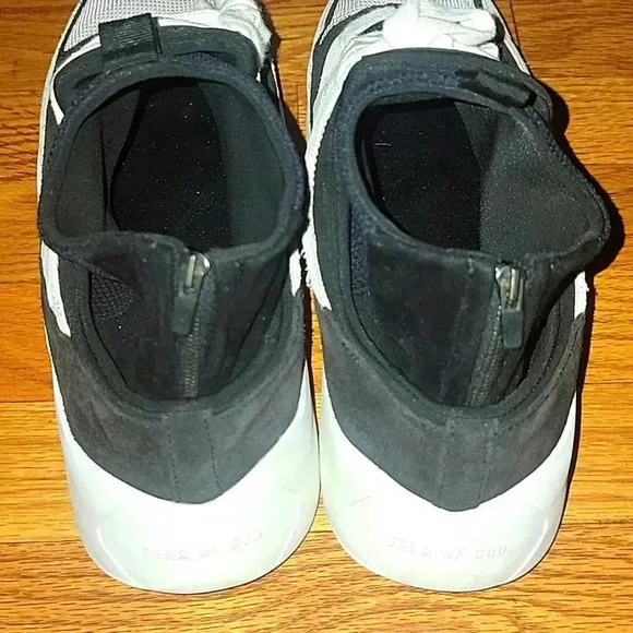 ESSENTIAL TENNIS SHOES