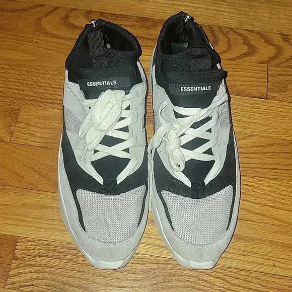 ESSENTIAL TENNIS SHOES