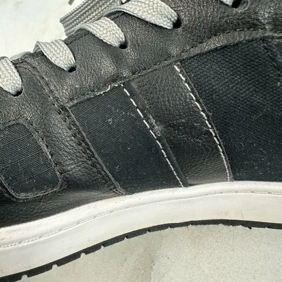 EUC Levi's BB Hi Men's High-Top Sneakers Tennis Shoes Gray Black, Sz 11