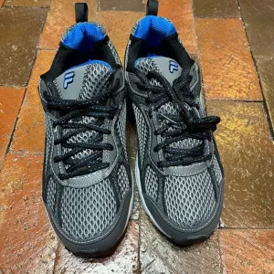 Fila grey and blue tennis shoes women size 9