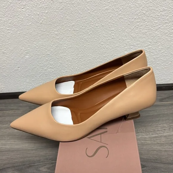 Franco Sarto Diva Low Heel Pump In Nude Leather