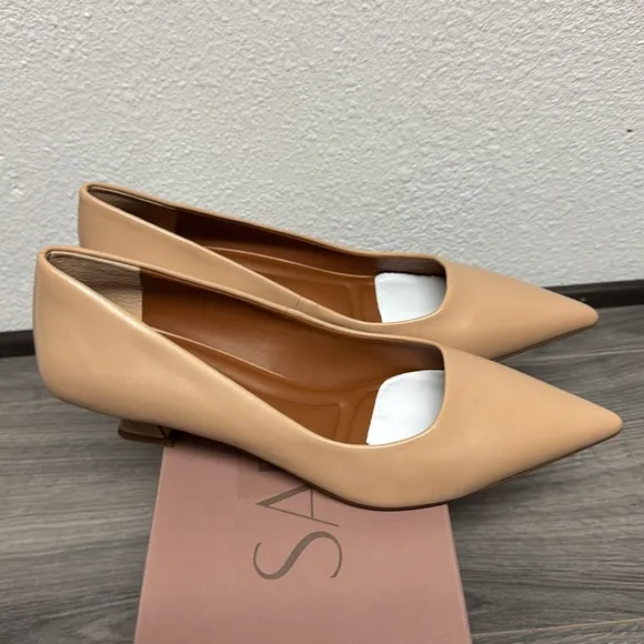 Franco Sarto Diva Low Heel Pump In Nude Leather