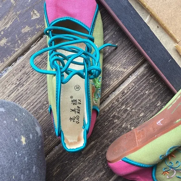 Gao Meg Ya pink and green embroidered high top shoes size 7.5 (38)