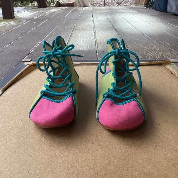 Gao Meg Ya pink and green embroidered high top shoes size 7.5 (38)