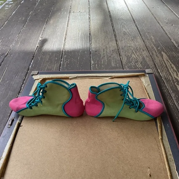 Gao Meg Ya pink and green embroidered high top shoes size 7.5 (38)