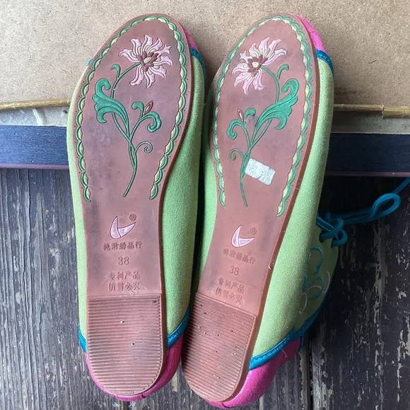Gao Meg Ya pink and green embroidered high top shoes size 7.5 (38)