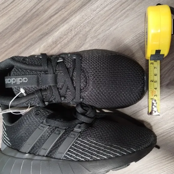 Girls Adidas Questar Flow K Sneakers