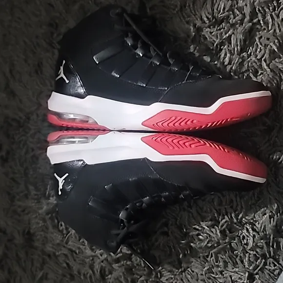🏀Girls Size 6 Tennis Shoes🏀