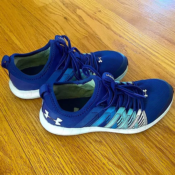 Girls Under Armour Sneakers Size 3.5