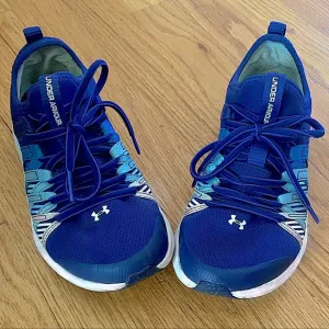 Girls Under Armour Sneakers Size 3.5