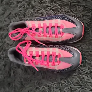 👟Girls Youth Size 7 Tennis Shoes👟