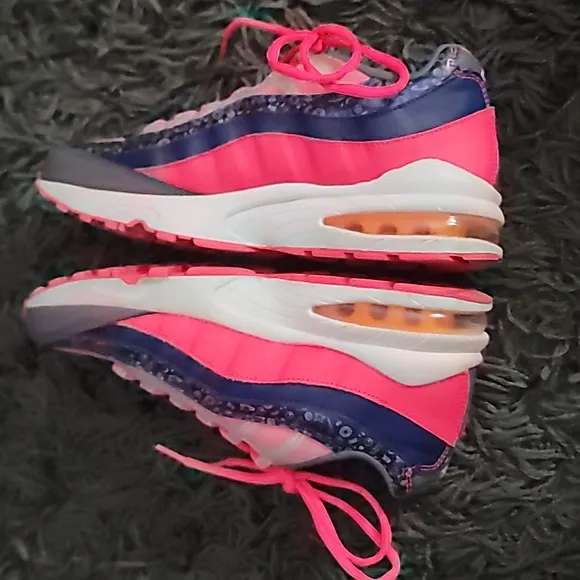 👟Girls Youth Size 7 Tennis Shoes👟