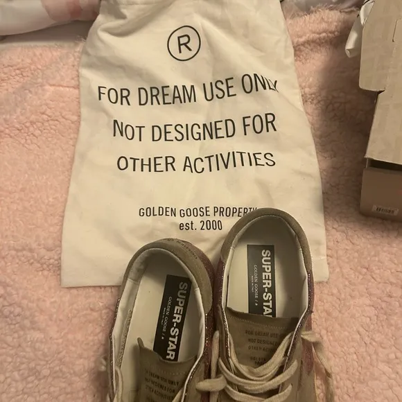 GOLDEN GOOSE SUPER STAR shoes.