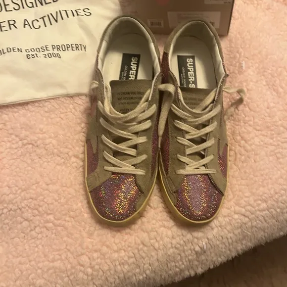 GOLDEN GOOSE SUPER STAR shoes.