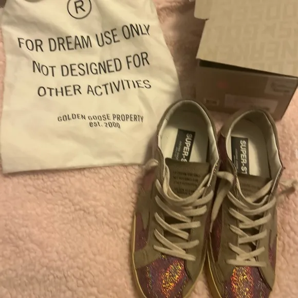 GOLDEN GOOSE SUPER STAR shoes.