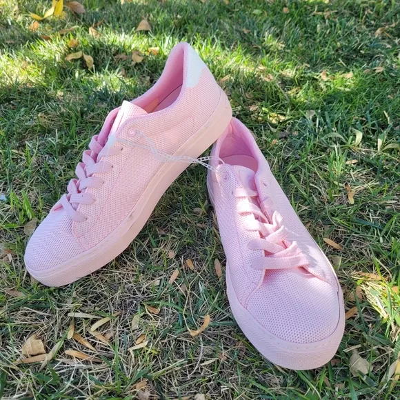 GREATS Tennis Shoes. The Royale Knit.