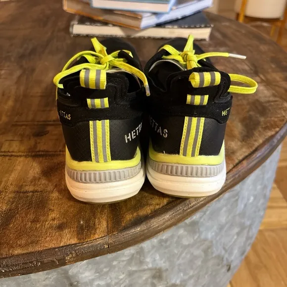 Hettas-  Alma Tempo Sneakers Size 9