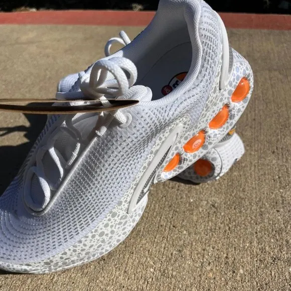 HM0811-100 Men’s 9 Nike Air Max Dn Premium Electric Shoes