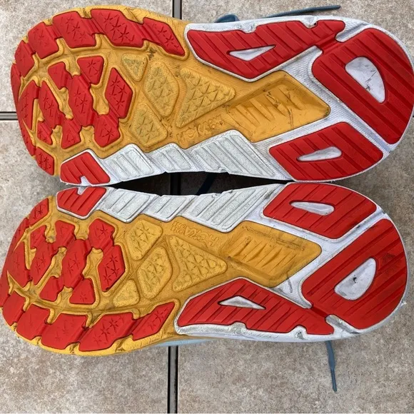 HOKA Arahi 6 Road-Running Shoes - Men's