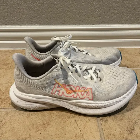 Hoka Mach 6 Nimbus Cloud Women's White and Blue Running Shoes size 7.5
