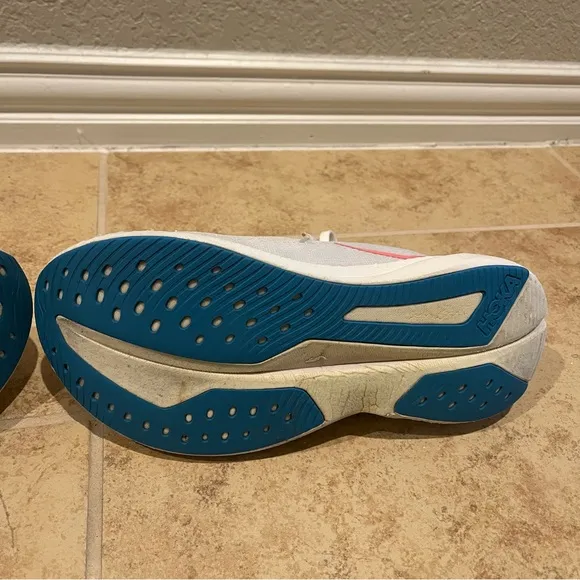 Hoka Mach 6 Nimbus Cloud Women's White and Blue Running Shoes size 7.5