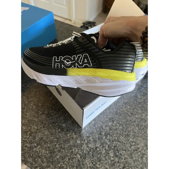 Hoka One One Bondi 6 Black White Mesh Size 7.5 New in box Mens Running Shoes