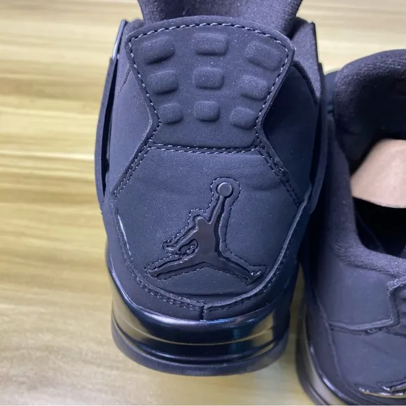 Jordan 4 Black Cat Retro Mid Shoes Sneakers size M8.5/ W10 (Pre-owned)