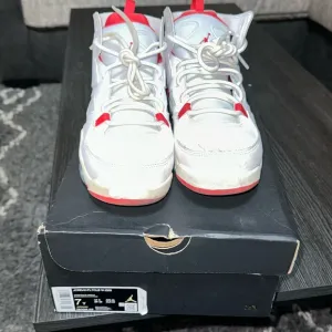 Jordan Flight Club 91 White Mystic Hibiscus Basketball Shoes.(GS)