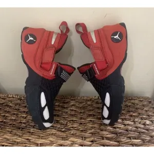 Jordan Red And Black 5.5 Youth Comfort Sneakers