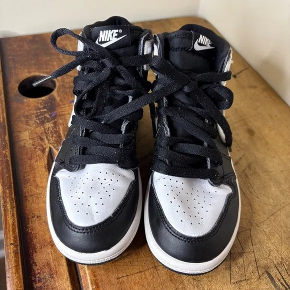 Jordan Retro 1 OG High Top Nike Basketball Shoes Sneakers Boys sz 2Y
