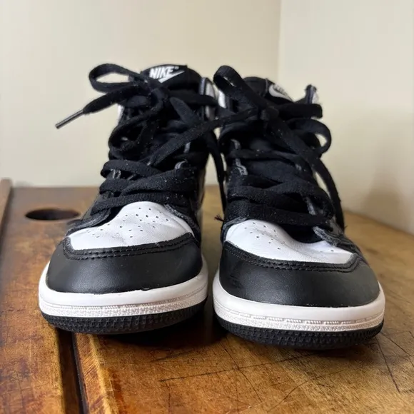Jordan Retro 1 OG High Top Nike Basketball Shoes Sneakers Boys sz 2Y