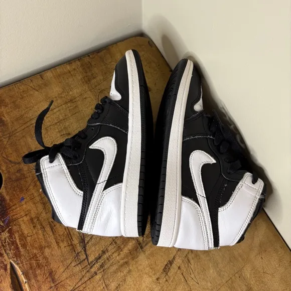 Jordan Retro 1 OG High Top Nike Basketball Shoes Sneakers Boys sz 2Y