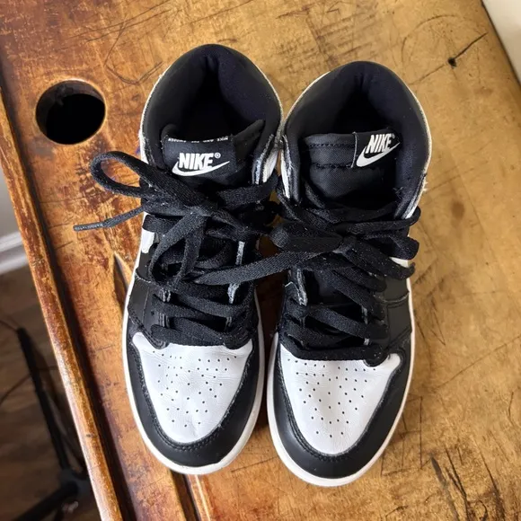 Jordan Retro 1 OG High Top Nike Basketball Shoes Sneakers Boys sz 2Y