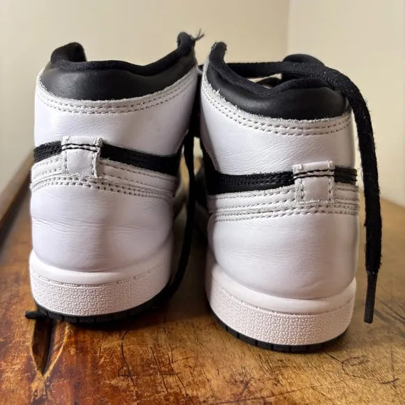 Jordan Retro 1 OG High Top Nike Basketball Shoes Sneakers Boys sz 2Y