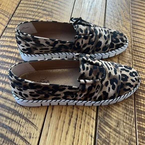 J.Renee leopard animal print slip on New with box flats in size 10.
