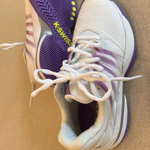 K-Swiss tennis shoes