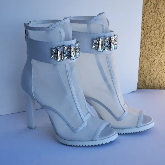 Karl Lagerfeld Paris Women's White Blayze Lug Sole Peep Toe Bootie Size 8.5