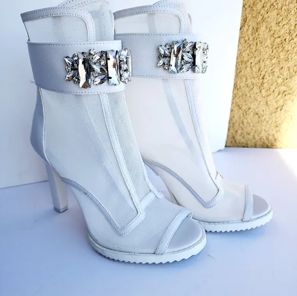 Karl Lagerfeld Paris Women's White Blayze Lug Sole Peep Toe Bootie Size 8.5