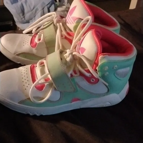 Kids Adidas tennis shoes