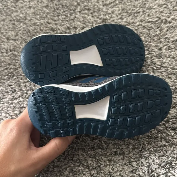 Kids adidas tennis shoes