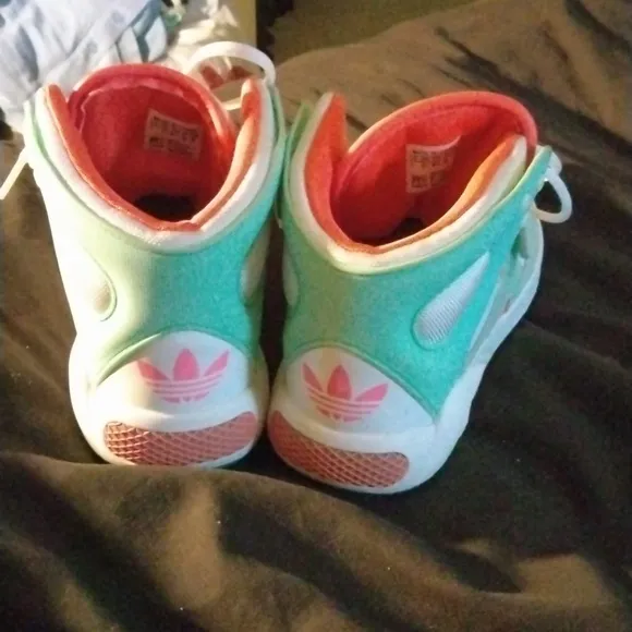 Kids Adidas tennis shoes