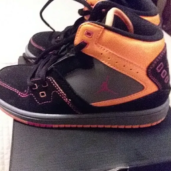 KIDS JORDAN WORN ONCE!! EXCELLENT CONDITION  